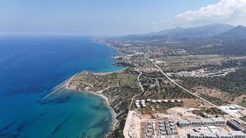 GİRNE BAHÇELİ BÖLGESİNDE DENİZ KENARI 4 + 1 DUBLEX VİLLA