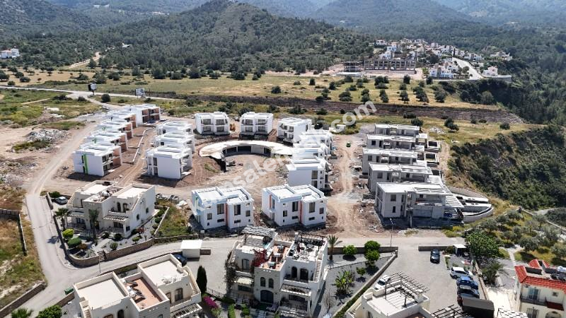 GİRNE BAHÇELİ BÖLGESİNDE DENİZ KENARI 4 + 1 DUBLEX VİLLA