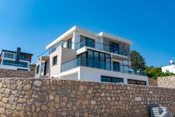 Kıbrıs Girne Çatalköy Bölgesinnde  950 m2 Arsa İçersinde Türk Koçanlı  Satılık Lüx 4+1 Deniz Manzaralı Villa 
