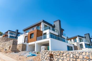 Kıbrıs Girne Çatalköy Bölgesinnde  950 m2 Arsa İçersinde Türk Koçanlı  Satılık Lüx 4+1 Deniz Manzaralı Villa 