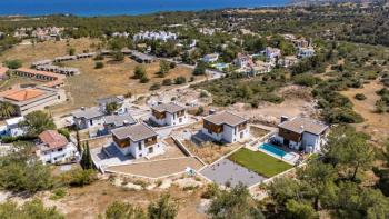 Kıbrıs Girne Çatalköy Bölgesinnde  950 m2 Arsa İçersinde Türk Koçanlı  Satılık Lüx 4+1 Deniz Manzaralı Villa 