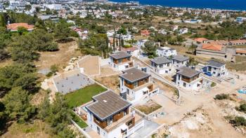 Kıbrıs Girne Çatalköy Bölgesinnde  950 m2 Arsa İçersinde Türk Koçanlı  Satılık Lüx 4+1 Deniz Manzaralı Villa 