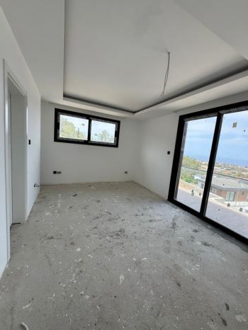 Kıbrıs Girne Çatalköy Bölgesinnde  950 m2 Arsa İçersinde Türk Koçanlı  Satılık Lüx 4+1 Deniz Manzaralı Villa 
