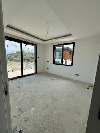 Kıbrıs Girne Çatalköy Bölgesinnde  950 m2 Arsa İçersinde Türk Koçanlı  Satılık Lüx 4+1 Deniz Manzaralı Villa 