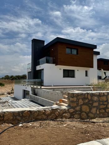 Kıbrıs Girne Çatalköy Bölgesinnde  950 m2 Arsa İçersinde Türk Koçanlı  Satılık Lüx 4+1 Deniz Manzaralı Villa 