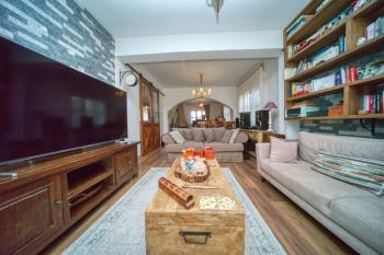 Kıbrıs Girne Çatalköy'de Satılık 4+1 Havuzlu ve Yardımcı Odalı Villa