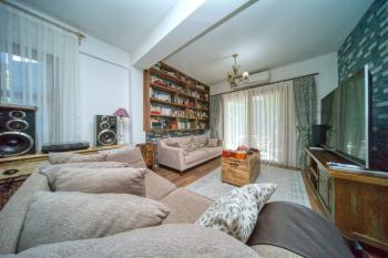 Kıbrıs Girne Çatalköy'de Satılık 4+1 Havuzlu ve Yardımcı Odalı Villa