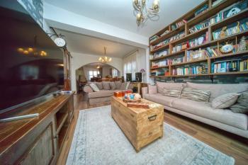 Kıbrıs Girne Çatalköy'de Satılık 4+1 Havuzlu ve Yardımcı Odalı Villa