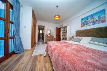 Kıbrıs Girne Çatalköy'de Satılık 4+1 Havuzlu ve Yardımcı Odalı Villa