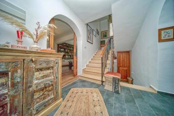 Kıbrıs Girne Çatalköy'de Satılık 4+1 Havuzlu ve Yardımcı Odalı Villa