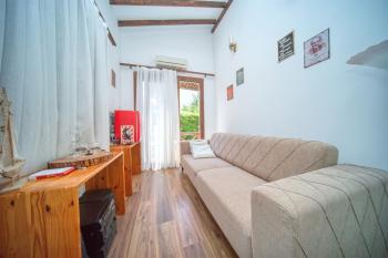 Kıbrıs Girne Çatalköy'de Satılık 4+1 Havuzlu ve Yardımcı Odalı Villa