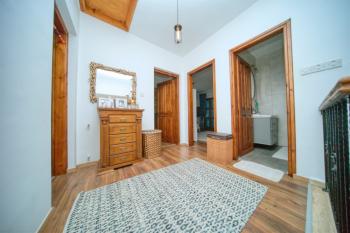 Kıbrıs Girne Çatalköy'de Satılık 4+1 Havuzlu ve Yardımcı Odalı Villa