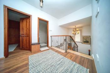 Kıbrıs Girne Çatalköy'de Satılık 4+1 Havuzlu ve Yardımcı Odalı Villa