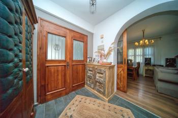 Kıbrıs Girne Çatalköy'de Satılık 4+1 Havuzlu ve Yardımcı Odalı Villa