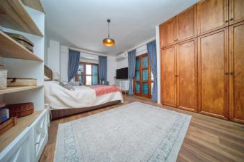Kıbrıs Girne Çatalköy'de Satılık 4+1 Havuzlu ve Yardımcı Odalı Villa