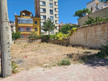 NİĞDE FATİH EMLAKTAN  İLHANLIDA 238 M2 SATILIK ARSA