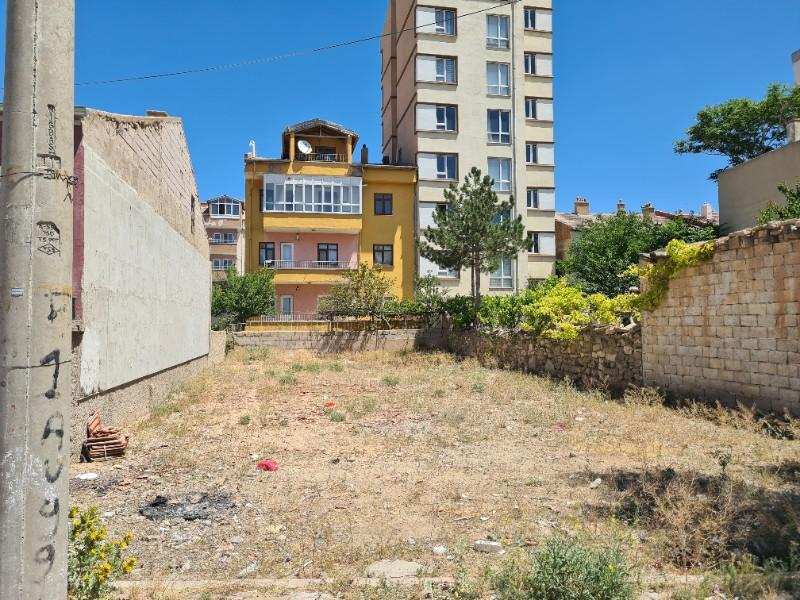 NİĞDE FATİH EMLAKTAN  İLHANLIDA 238 M2 SATILIK  ARSA