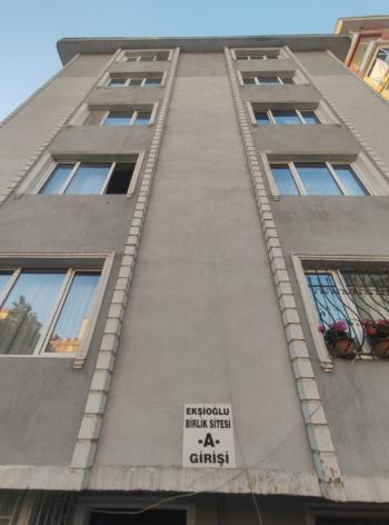Ümraniye Mehmet Akif Mahallesi'nde Merkezi Konumda Kiralık 3+1 Site Dairesi