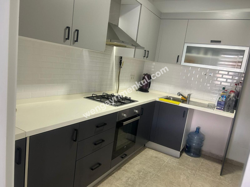 KARTAL YAKACIK HÜRRİYET SİTE İÇİ HAVUZLU KAPALI OTOPARKLI SATILIK LÜKS DAİRE