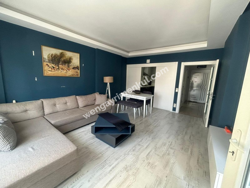 KARTAL YAKACIK HÜRRİYET SİTE İÇİ HAVUZLU KAPALI OTOPARKLI SATILIK LÜKS DAİRE