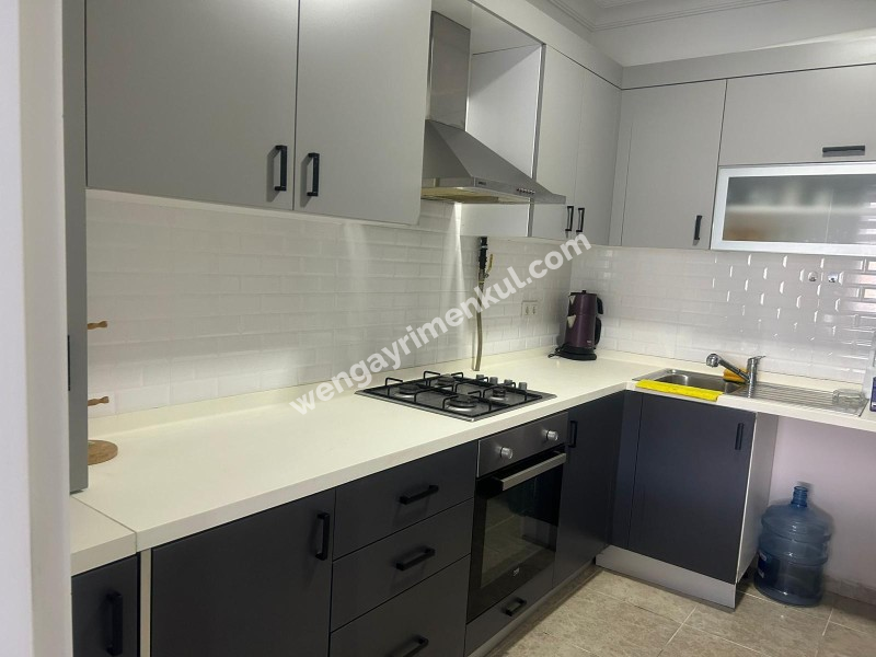 KARTAL YAKACIK HÜRRİYET SİTE İÇİ HAVUZLU KAPALI OTOPARKLI SATILIK LÜKS DAİRE