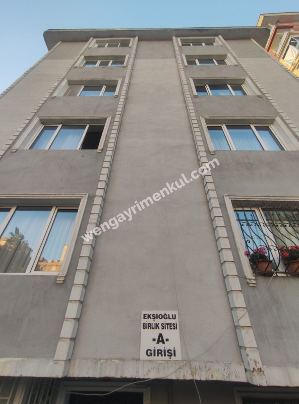 Ümraniye Mehmet Akif Mahallesi'nde Merkezi Konumda Kiralık 3+1 Site Dairesi