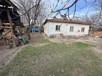 GÜVENAY - ÇORUM Buharaevler Kamışlıevler Mevkii'nde 260 m² İçerisinde Evi Olan Satılık Arsa!