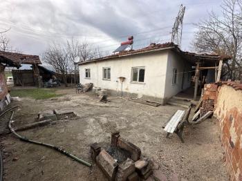 GÜVENAY - ÇORUM Buharaevler Kamışlıevler Mevkii'nde 260 m² İçerisinde Evi Olan Satılık Arsa!