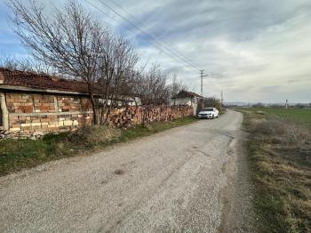 GÜVENAY - ÇORUM Buharaevler Kamışlıevler Mevkii'nde 260 m² İçerisinde Evi Olan Satılık Arsa!