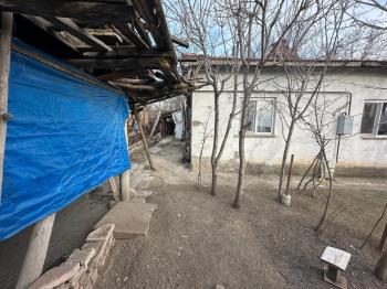 GÜVENAY - ÇORUM Buharaevler Kamışlıevler Mevkii'nde 260 m² İçerisinde Evi Olan Satılık Arsa!