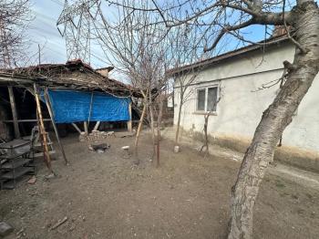 GÜVENAY - ÇORUM Buharaevler Kamışlıevler Mevkii'nde 260 m² İçerisinde Evi Olan Satılık Arsa!