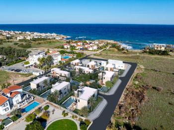 Kıbrıs Girne Lapta Sahil Yürüyüş Yolu Bölgesinde 450 m2 Arsa İçerisinde Satlık Lüx 4+1 Villalar 