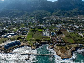 Kıbrıs Girne Lapta Sahil Yürüyüş Yolu Bölgesinde 450 m2 Arsa İçerisinde Satlık Lüx 4+1 Villalar 