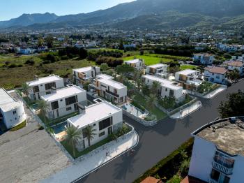 Kıbrıs Girne Lapta Sahil Yürüyüş Yolu Bölgesinde 450 m2 Arsa İçerisinde Satlık Lüx 4+1 Villalar 