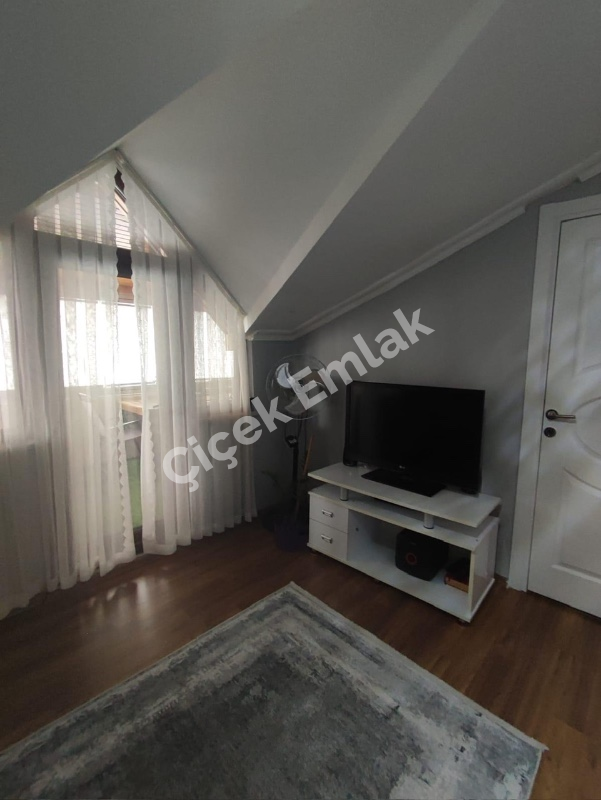 Alibeyköy Çarşı'ya Yakın Geniş Mutfaklı 3+1 Satılık Dubleks