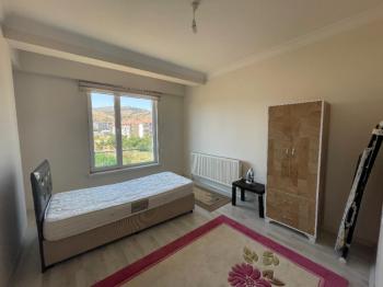 AFYON ÜÇOK EMLAKTAN SELÇUKLU MAH KİRALIK 1+1 EŞYALI ARAKAT DAİRE