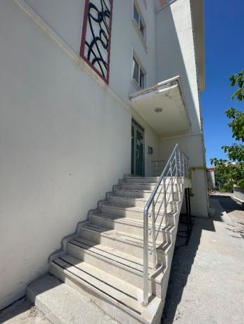 AFYON ÜÇOK EMLAKTAN SELÇUKLU MAH KİRALIK 1+1 EŞYALI ARAKAT DAİRE