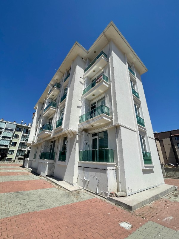 AFYON ÜÇOK EMLAKTAN SELÇUKLU MAH KİRALIK 1+1 EŞYALI ARAKAT DAİRE