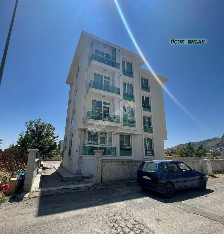AFYON ÜÇOK EMLAKTAN SELÇUKLU MAH KİRALIK 1+1 EŞYALI ARAKAT DAİRE