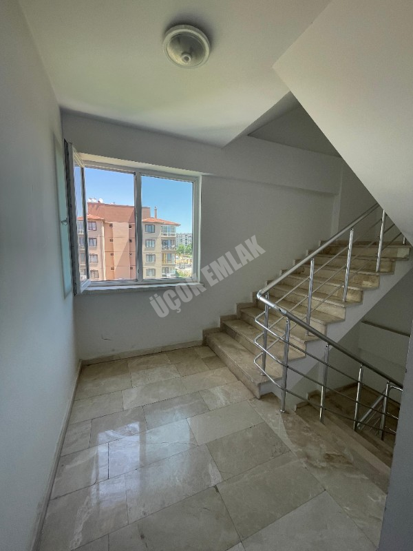 AFYON ÜÇOK EMLAKTAN SELÇUKLU MAH KİRALIK 1+1 EŞYALI ARAKAT DAİRE
