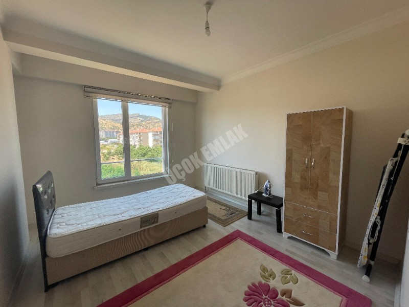 AFYON ÜÇOK EMLAKTAN SELÇUKLU MAH KİRALIK 1+1 EŞYALI ARAKAT DAİRE