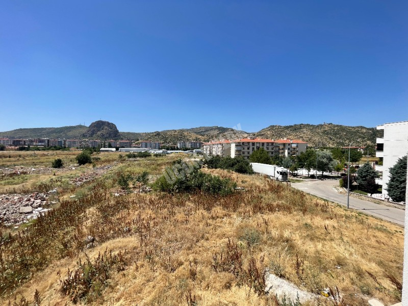 AFYON ÜÇOK EMLAKTAN SELÇUKLU MAH KİRALIK 1+1 EŞYALI ARAKAT DAİRE