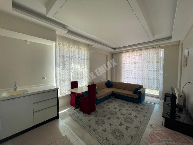 AFYON ÜÇOK EMLAKTAN SELÇUKLU MAH KİRALIK 1+1 EŞYALI ARAKAT DAİRE