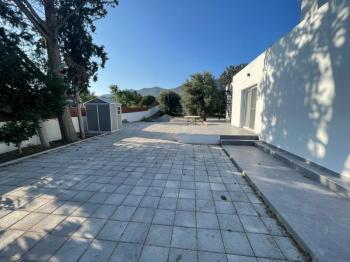 Girne Dikmen Bölgesinde GENİŞ BAHÇELİ AYLIK ÖDEMELİ KİRALIK  3+1 MÜSTAKİL EV