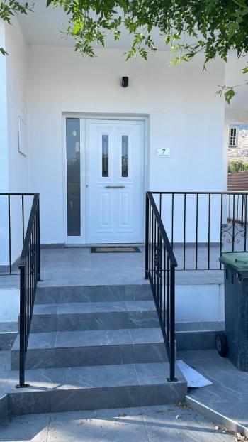 Girne Dikmen Bölgesinde GENİŞ BAHÇELİ AYLIK ÖDEMELİ KİRALIK  3+1 MÜSTAKİL EV