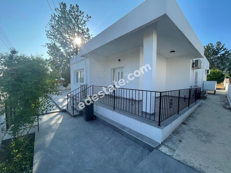 Girne Dikmen Bölgesinde GENİŞ BAHÇELİ AYLIK ÖDEMELİ KİRALIK  3+1 MÜSTAKİL EV