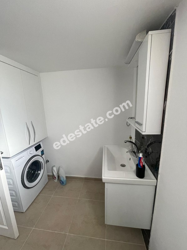 Girne Dikmen Bölgesinde GENİŞ BAHÇELİ AYLIK ÖDEMELİ KİRALIK  3+1 MÜSTAKİL EV