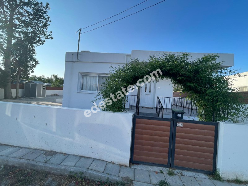 Girne Dikmen Bölgesinde GENİŞ BAHÇELİ AYLIK ÖDEMELİ KİRALIK  3+1 MÜSTAKİL EV