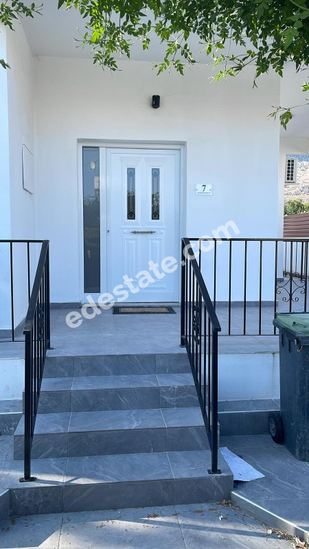 Girne Dikmen Bölgesinde GENİŞ BAHÇELİ AYLIK ÖDEMELİ KİRALIK  3+1 MÜSTAKİL EV