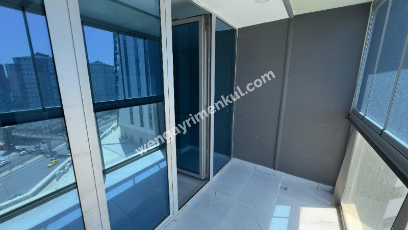 BEYKENT ERESİN YAŞAM MERKEZİ KİRALIK BALKONLU OFİS 